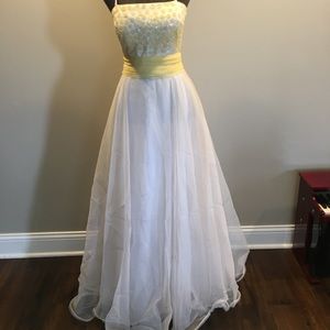 Alyce white and yellow dress